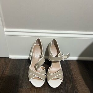 Elegant Cream Strappy Sandals!!
